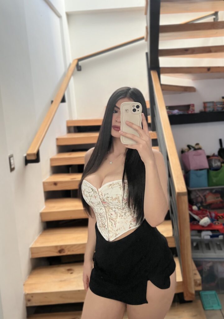 cariñosa bella y joven en chimualhuacan